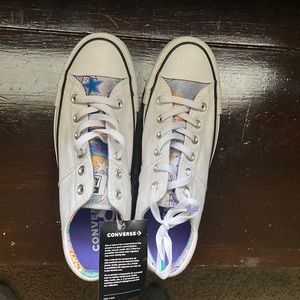 Brand new White converse ! With cute little pattern inside